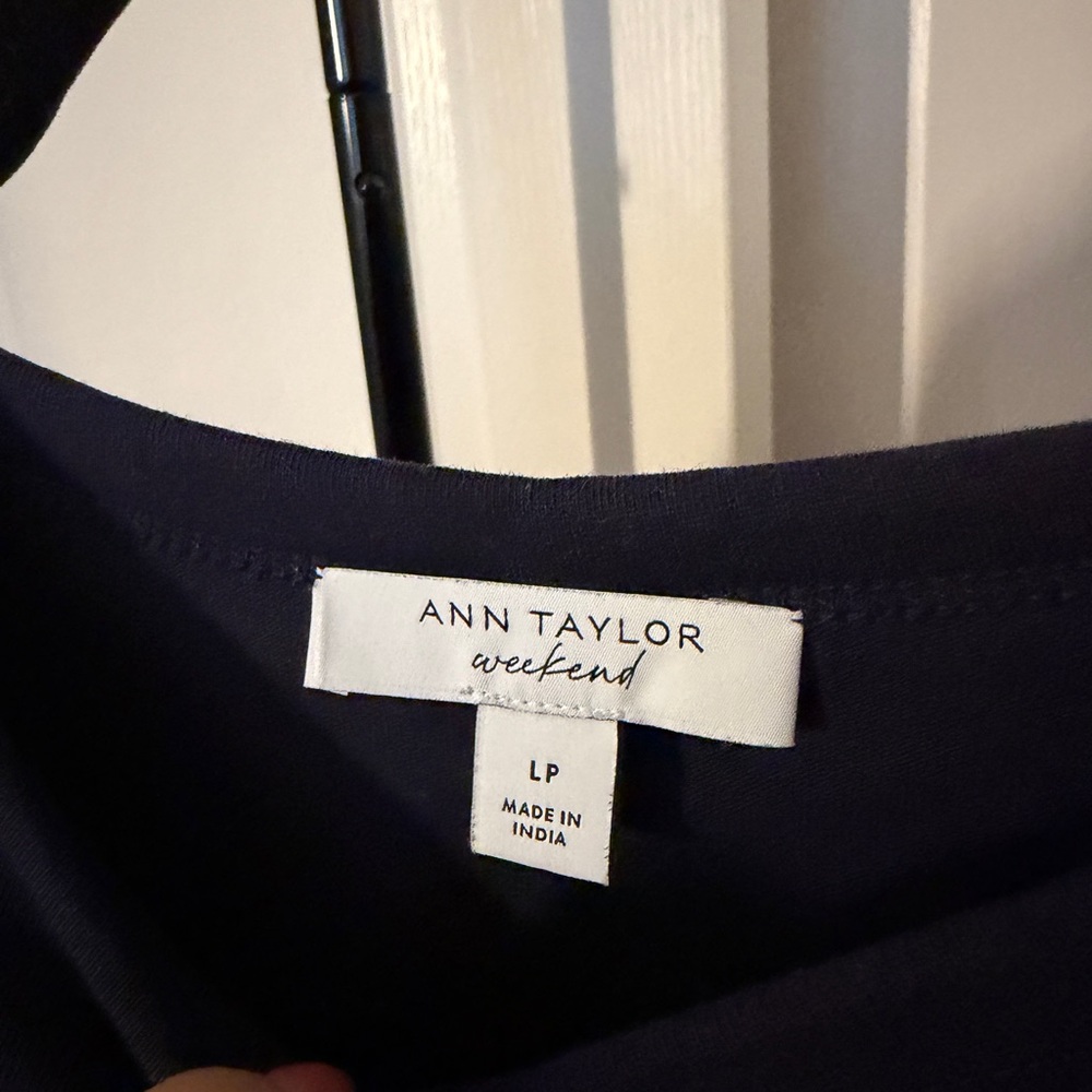 NWOT Ann Taylor Petite Lg Navy Blue T-Shirt 100% Cotton - Picture 2 of 4
